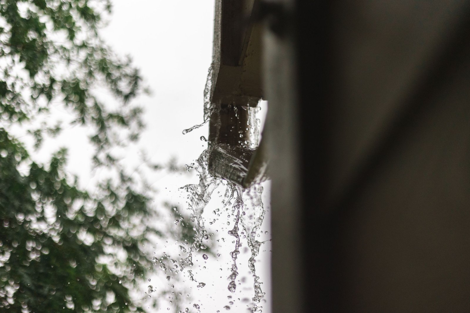 Évacuation des eaux pluviales : cuve, puisard ou réseau